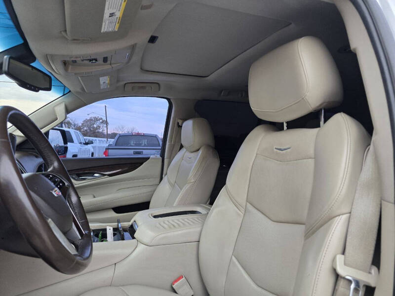 2017 Cadillac Escalade Standard