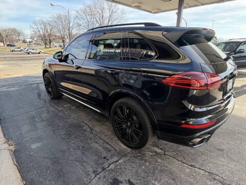 2017 Porsche Cayenne S E-Hybrid Platinum Edition