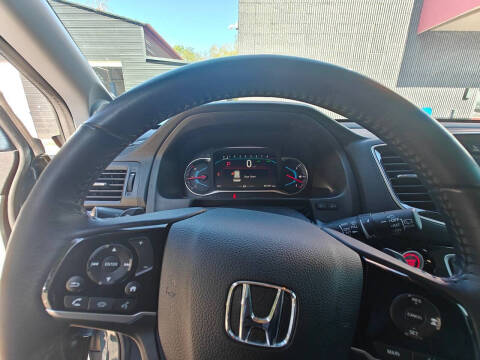 2020 Honda Pilot Touring w/Rear Captain's Chairs