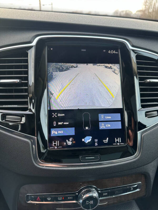 2016 Volvo XC90 T6 Momentum