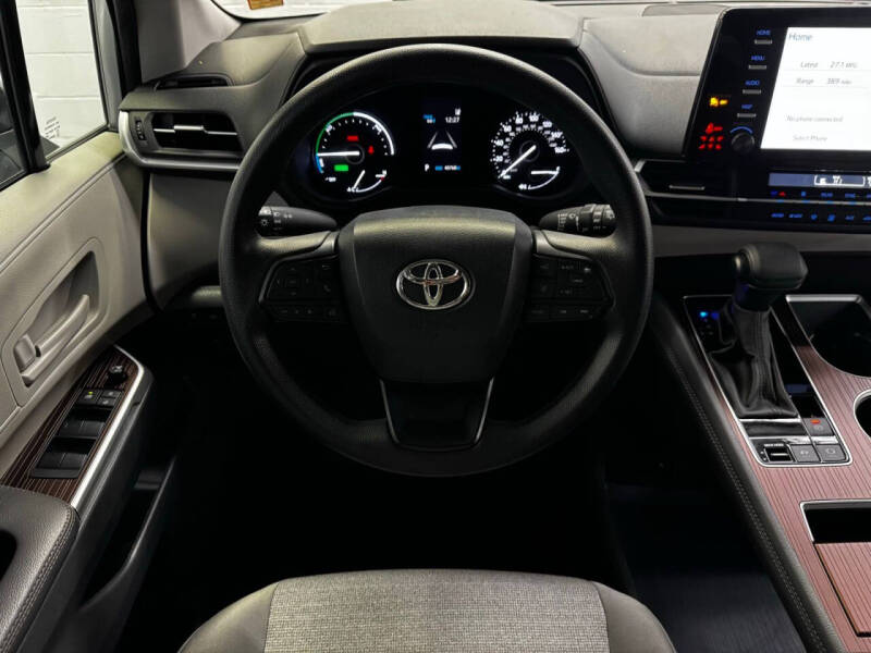 2024 Toyota Sienna LE 8-Passenger