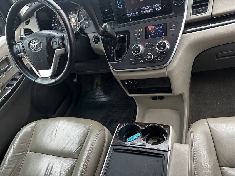 2015 Toyota Sienna XLE Premium 7-Passenger