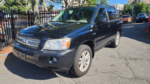 2006 Toyota Highlander Hybrid for sale at Motor City in Boston MA