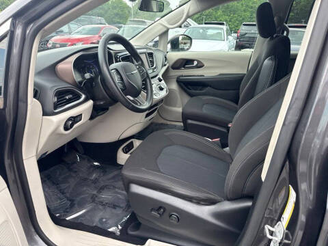 2021 Chrysler Voyager LX