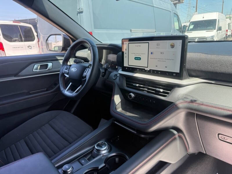2025 Ford Explorer ST-Line