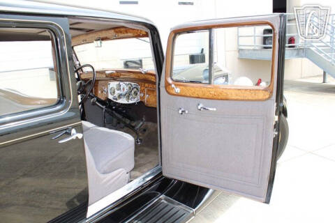 1934 Packard 1100