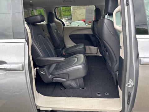 2017 Chrysler Pacifica Touring-L