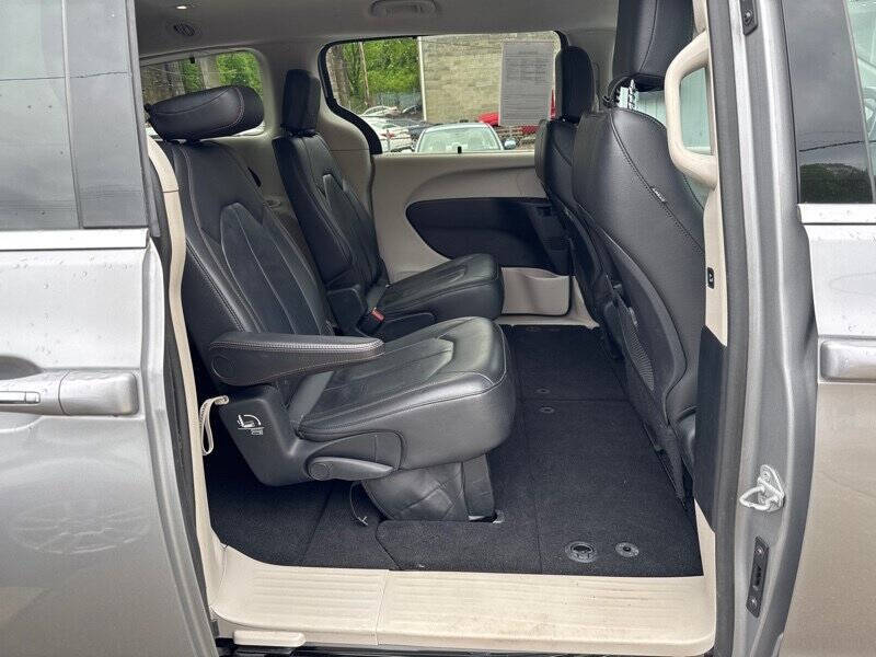 2017 Chrysler Pacifica Touring-L