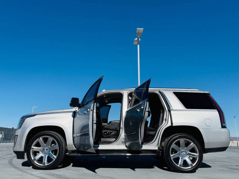 2019 Cadillac Escalade Luxury photo 13