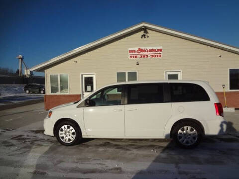 2018 Dodge Grand Caravan for sale at GIBB'S 10 SALES LLC in New York Mills MN