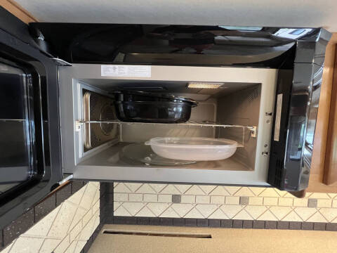 2016 Thor Motor Coach Palazzo 33.2 1 Owner!