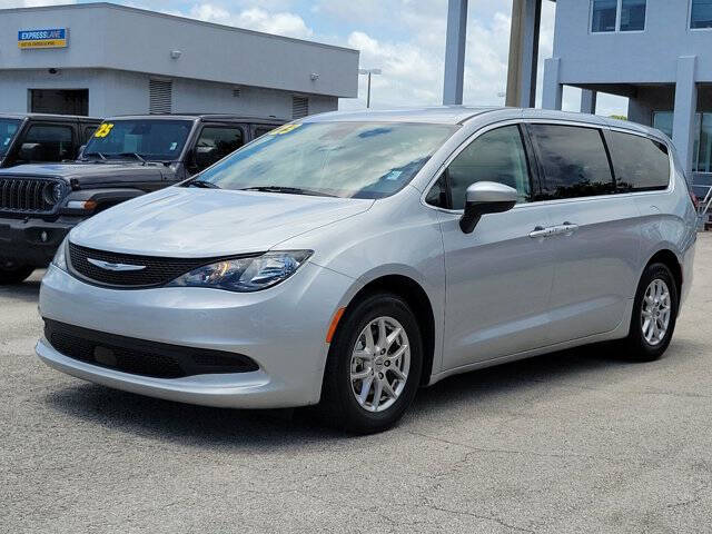 2023 Chrysler Voyager LX