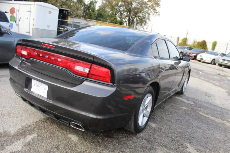 2013 Dodge Charger SE photo 12