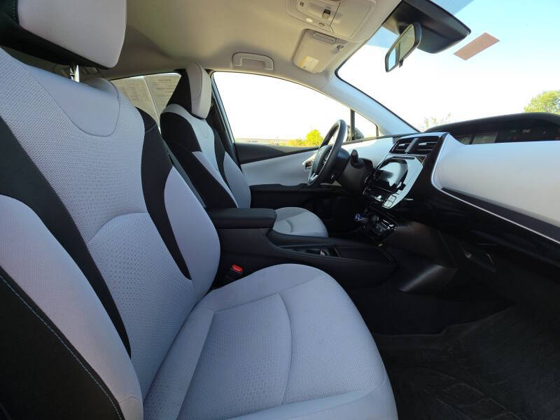 2019 Toyota Prius LE AWD-e