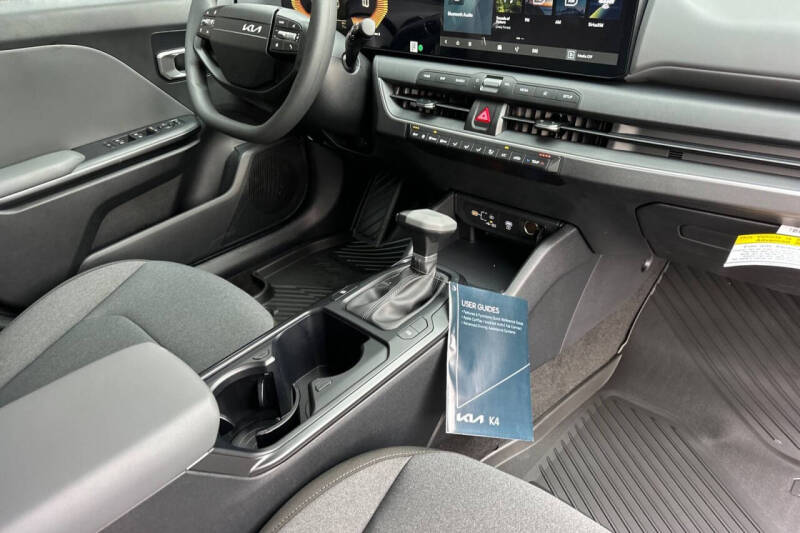 2025 Kia K4 LX
