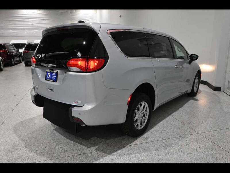2026 Chrysler Voyager LX