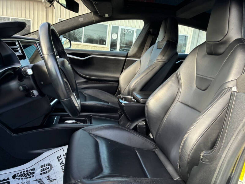 2016 Tesla Model S - Photo 10