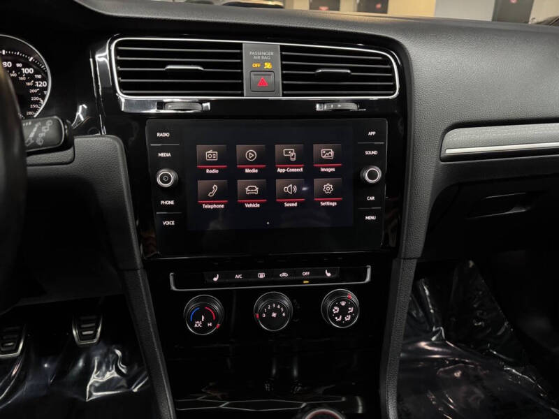 2020 Volkswagen Golf GTI SE