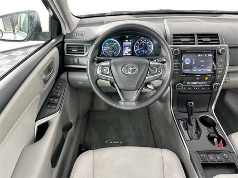 2016 Toyota Camry Hybrid XLE