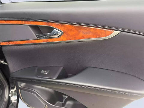 2019 Lincoln Nautilus Select