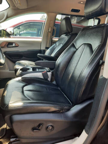 2017 Chrysler Pacifica Touring-L