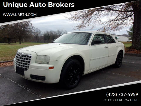 2005 Chrysler 300 for sale at Unique Auto Brokers in Kingsport TN