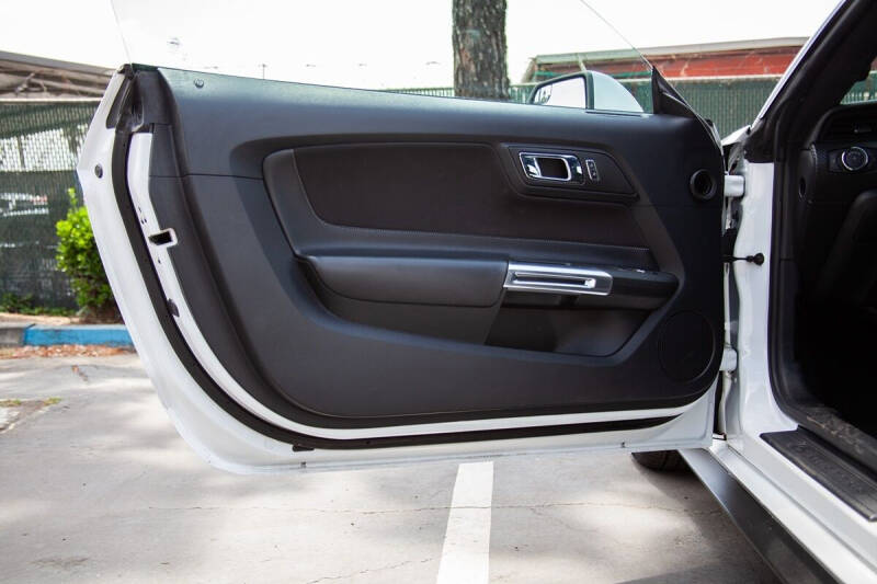 2016 Ford Mustang V6