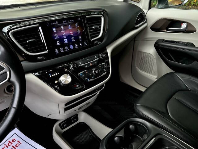 2017 Chrysler Pacifica Touring-L