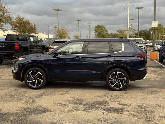 2023 Mitsubishi Outlander SE