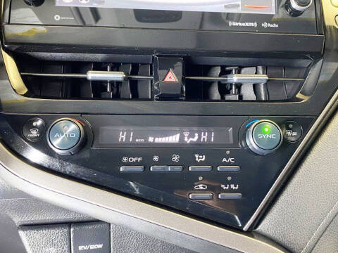 2022 Toyota Camry Hybrid XLE