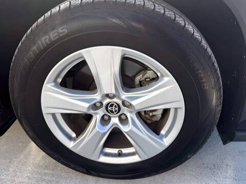 2021 Toyota Highlander LE