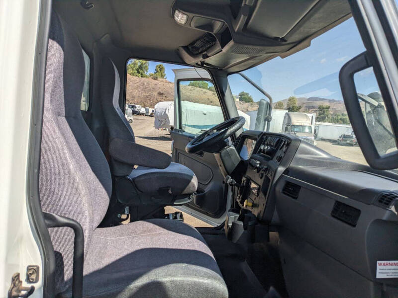 2020 International 26 Ft Reefer Box Truck