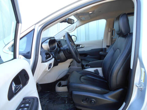 2024 Chrysler Pacifica Touring L