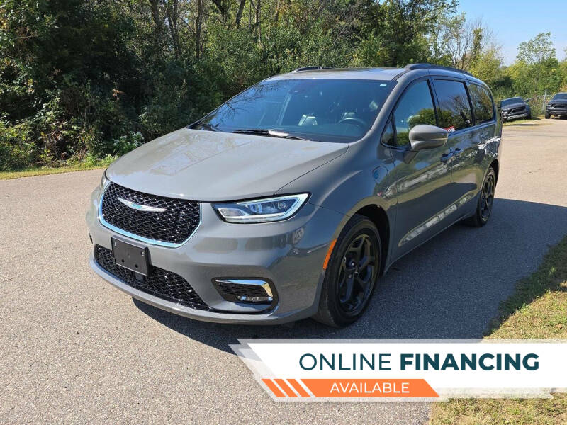 2021 Chrysler Pacifica Hybrid Limited's photo