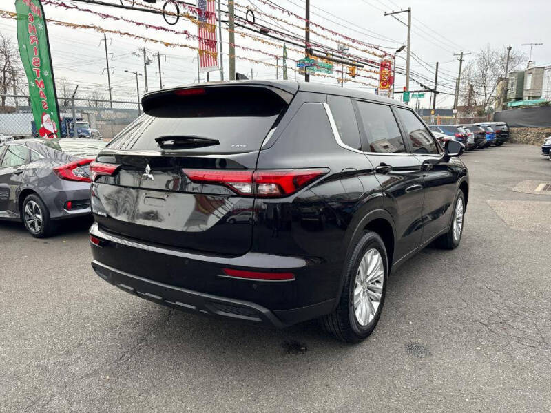 2022 Mitsubishi Outlander ES