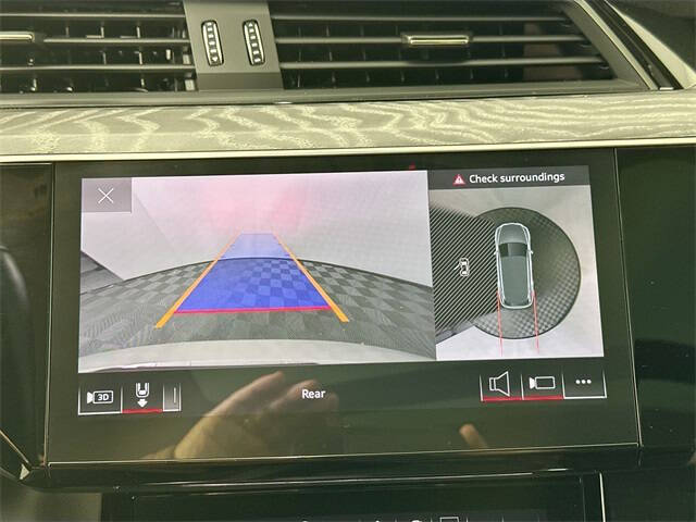 2022 Audi e-tron quattro Premium Plus