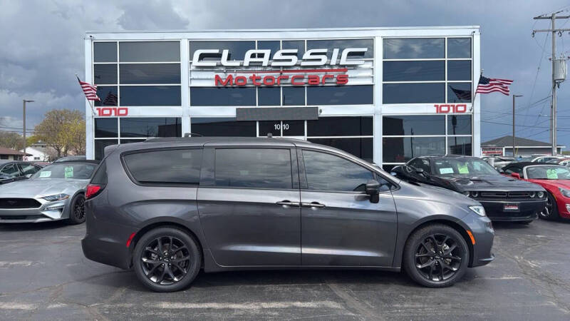2022 Chrysler Pacifica Touring L