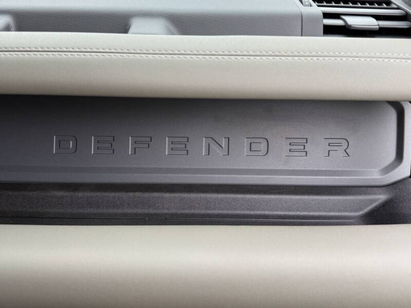 2026 Land Rover Defender 110 P400 X-Dynamic SE