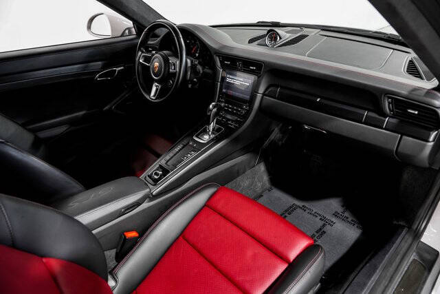 2018 Porsche 911 Carrera GTS