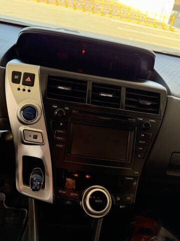 2014 Toyota Prius v Five