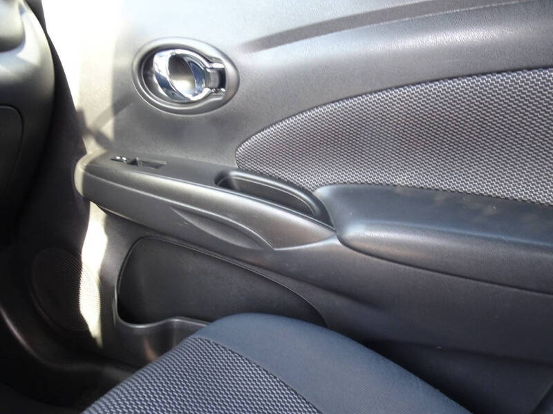 2017 Nissan Versa 1.6 S