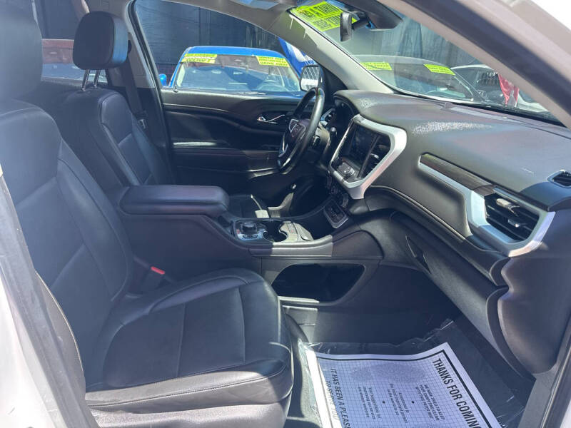 2023 GMC Acadia SLT