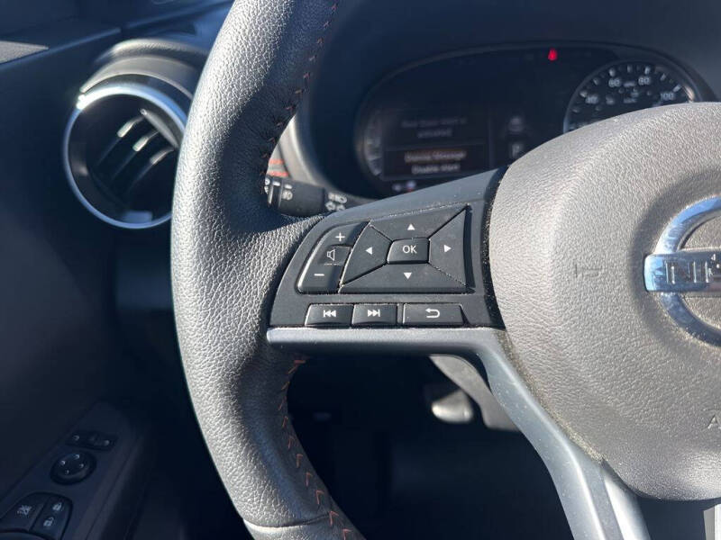 2021 Nissan Kicks SR