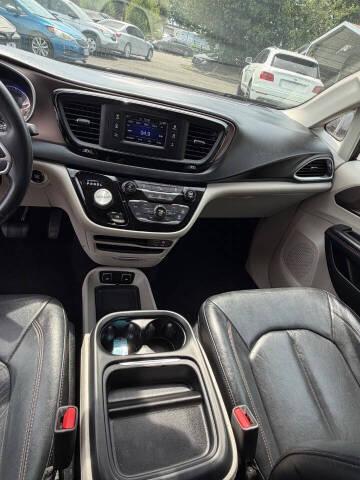 2017 Chrysler Pacifica Touring-L