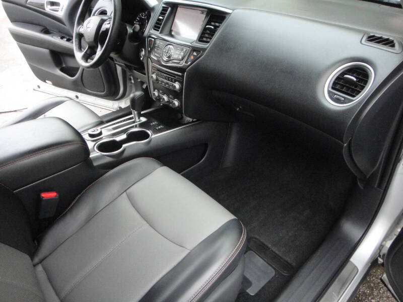 2019 Nissan Pathfinder SL