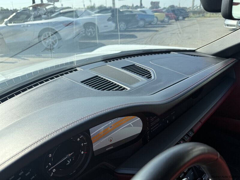 2020 Porsche 911 Carrera