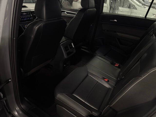 2022 Volkswagen Atlas Cross Sport V6 SEL R-Line 4Motion