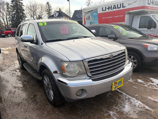 2007 Chrysler Aspen Limited's photo