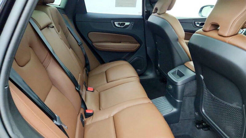 2025 Volvo XC60 T8 Plus Dark Theme