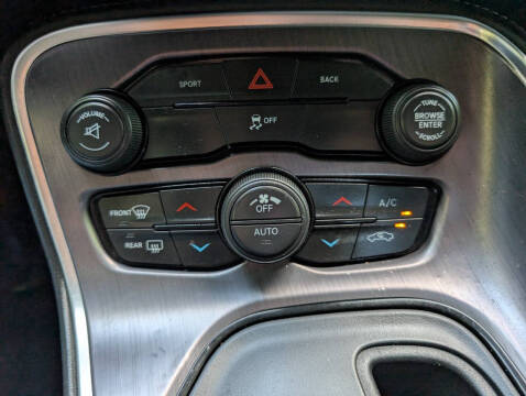 2015 Dodge Challenger SXT